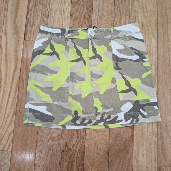 9. NWT LE SUPERBE EXTRA MINI SKIRT - Picture 7 of 8